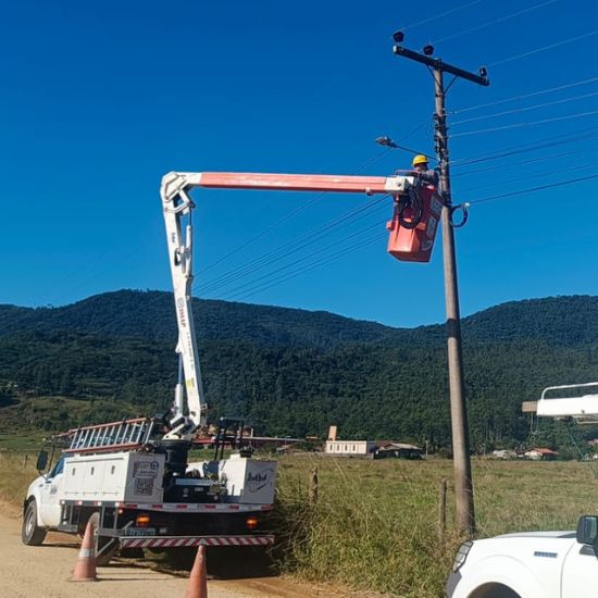 Iluminação pública de Canelinha avança com substituição de luminárias por LED