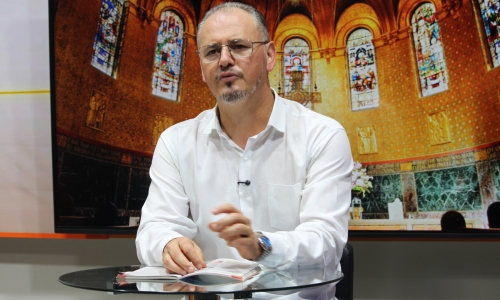 Padre Elizandro conduz o Tarde de fé para sua Sexta-feira, 15  de Maio