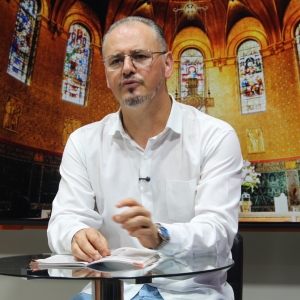 Padre Elizandro conduz o Tarde de fé para sua Sexta-feira, 15  de Maio