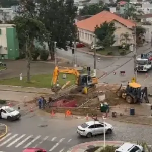 Obras no Centro de Tijucas alteram trânsito em cruzamento movimentado