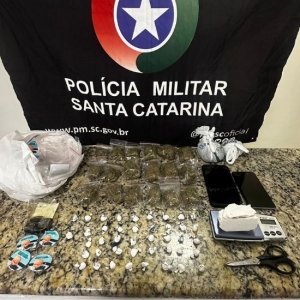 Agentes apreendem quase 624 gramas de drogas durante atendimento de briga doméstica