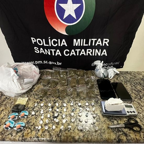 Agentes apreendem quase 624 gramas de drogas durante atendimento de briga doméstica