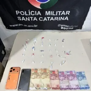 Após perseguição policial e falha ao fugir, suspeito de tráfico é preso