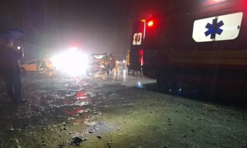Colisão entre dois veículos deixa três feridos na SC-108 em São João Batista