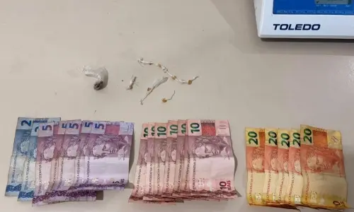 Adolescente é apreendido com drogas e quase R$ 200 após usuário indicar ponto de venda