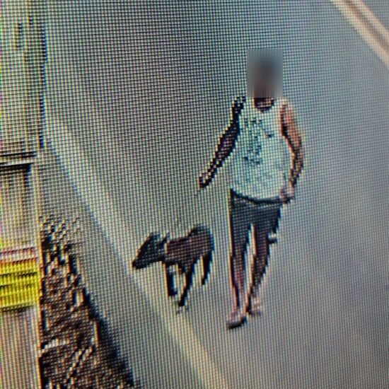 Homem é flagrado abandonando cachorro no bairro Pernambuco, em Tijucas