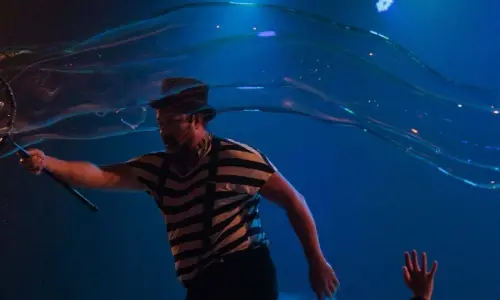 IMPERDÍVEL ▶️ | Espetáculo “Mago das Mega Bolhas” chega ao Porto Belo Hall neste sábado