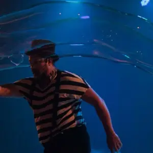 IMPERDÍVEL ▶️ | Espetáculo “Mago das Mega Bolhas” chega ao Porto Belo Hall neste sábado
