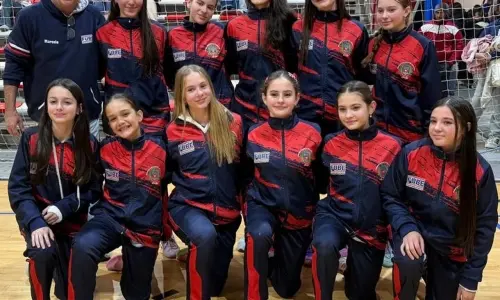 Equipe feminina de vôlei conquista troféu inédito em torneio de base no Uruguai