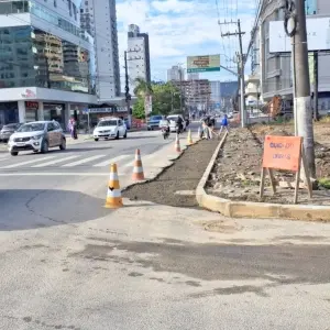 Alterações no trânsito de Balneário Perequê  para pavimentação na avenida serão realizadas nos dias 20 e 21