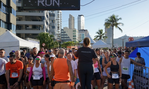 Corrida de rua reúne atletas no Píer Turístico de Porto Belo neste domingo