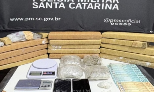 Esquema de tráfico é desmantelado em apartamento e dois jovens são presos
