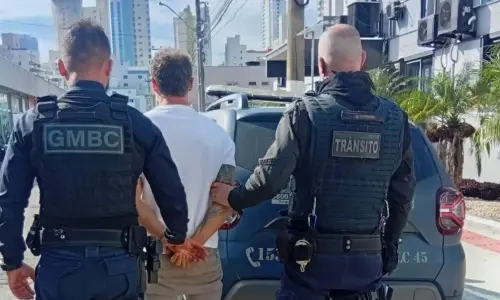 Homem é preso por dirigir sob influência alcoólica após denúncia