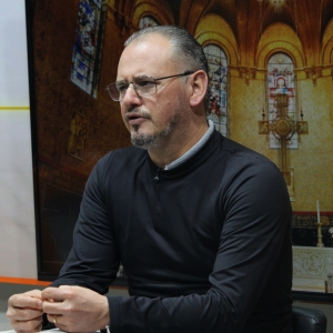 Padre Elizandro Scarsi encerra a semana com bênçãos e mensagem de esperança nesta sexta-feira, 22 de Maio