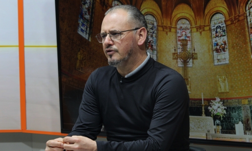 Padre Elizandro Scarsi encerra a semana com bênçãos e mensagem de esperança nesta sexta-feira, 22 de Maio
