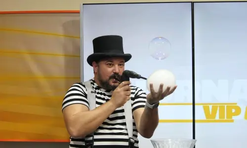 AO VIVO ▶️ | Mago das Mega Bolhas encanta público em entrevista 