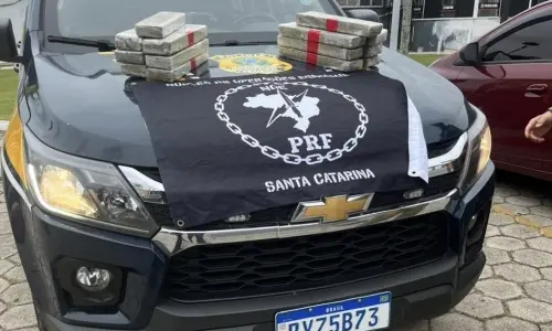 Perseguição policial termina com apreensão de 20 kg de maconha em Tijucas