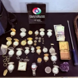 Dupla é presa em flagrante após ser encontrada dentro de escritório arrombado