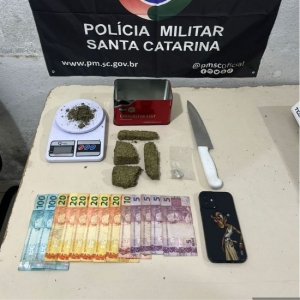 Flagrante de tráfico termina com dois presos e drogas apreendidas