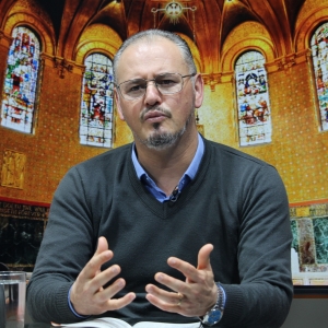 Mensagens de fé e oração com Padre Elizandro para sua terça-feira, 26 de maio