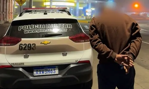 Homem com mandado por tráfico é preso durante patrulha noturna