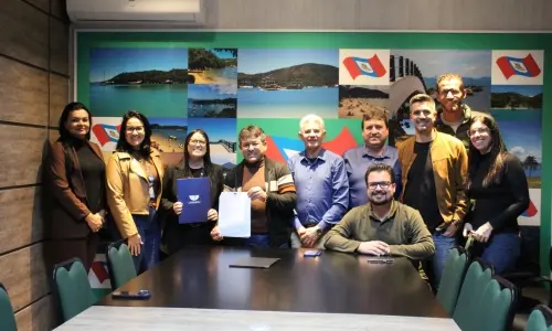 Porto Belo firma parceria com universidade para receber acadêmicos de programa estadual