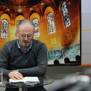 Padre Elizandro Scarsi conduz inspirador momento de fé e bênção nesta quarta-feira, 27 de Maio