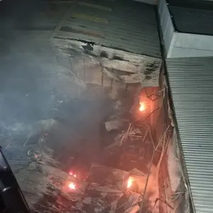 Incêndio destrói galpão e atinge duas casas em Itapema