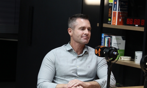 Jean dos Santos conta como transformou paixão de infância em profissão no Podcast Vip