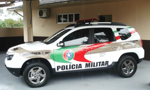 Homem é abordado com droga pronta para consumo dentro de carro em Canelinha