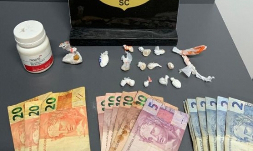 Imóvel com histórico de denúncias é alvo de operação e dois suspeitos são presos