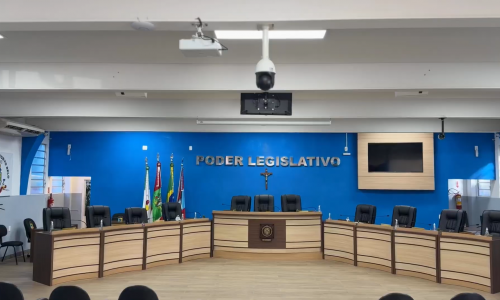 Câmara de Porto Belo compra 11 iPhones 16 Pro por R$ 124 mil para vereadores