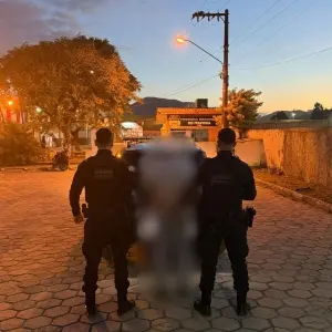 Foragido com pena de 16 anos é preso após ser rastreado por inteligência policial