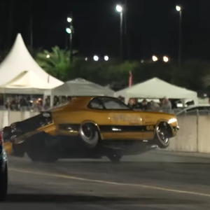 Acidente em prova de arrancada no Speedway Music Park assusta público
