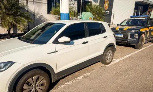 Abordagem de rotina na BR-101 revela carro roubado e com identificadores adulterados