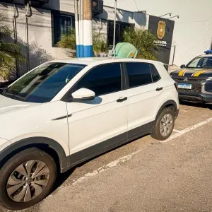 Abordagem de rotina na BR-101 revela carro roubado e com identificadores adulterados