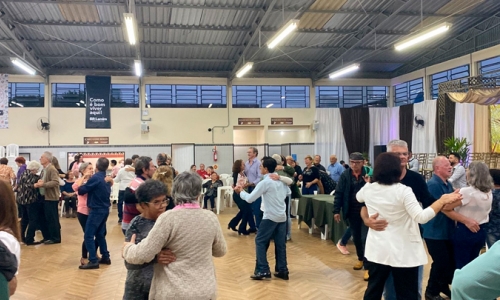 Baile, café colonial e bingo marcam a Tarde da Melhor Idade na Festa do Divino 2026