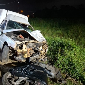 Motociclista morre em colisão frontal na entrada de Porto Belo