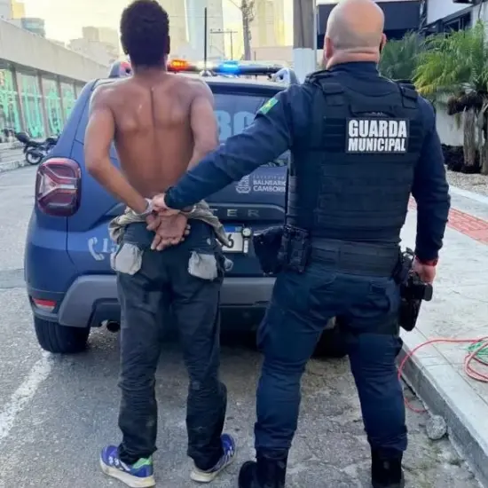 Tentativa falha de fugir pelos telhados não evita prisão de suspeito de furto em obra