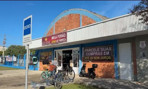 ASSISTA ▶️ |  Mega Feirão do Jeans da Lei Atual oferece peças direto de fábrica em Tijucas
