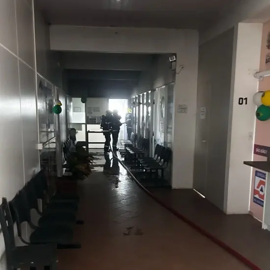 Sala de arquivo pega fogo no Centro de São João Batista; bombeiros controlam incêndio
