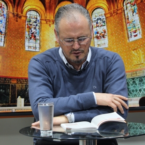 Padre Elizandro Scarsi encerra a semana com bênçãos e mensagem de esperança nesta sexta-feira, 05  de junho 