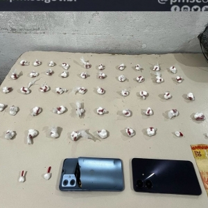 Esquema é desmantelado após denúncia levar policiais a casa com estoque de cocaína