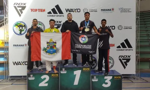 Atletas do projeto Guerreiros da Paz conquistam cinco medalhas no Kickboxing