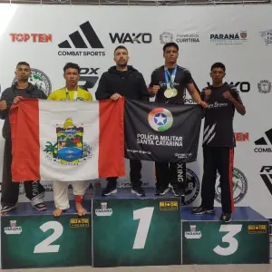 Atletas do projeto Guerreiros da Paz conquistam cinco medalhas no Kickboxing