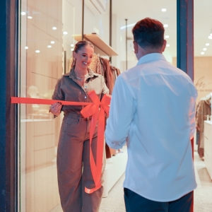 VEJA AS FOTOS | Essência da Moda reabre em Canelinha com loja renovada e noite especial para clientes