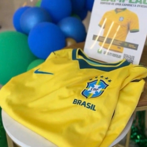CONFIRA ▶️ | Sorteio da camiseta do Brasil movimenta público e premia participante
