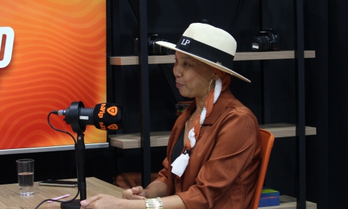 VÍDEO ▶️ | Letícia transforma experiência com o câncer em série de podcasts inspiradores