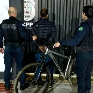 Homem é preso por receptação após furtar bicicleta em Balneário Camboriú