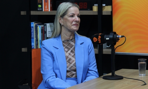 Andrea emociona ao falar sobre superação do câncer no Podcast VIP